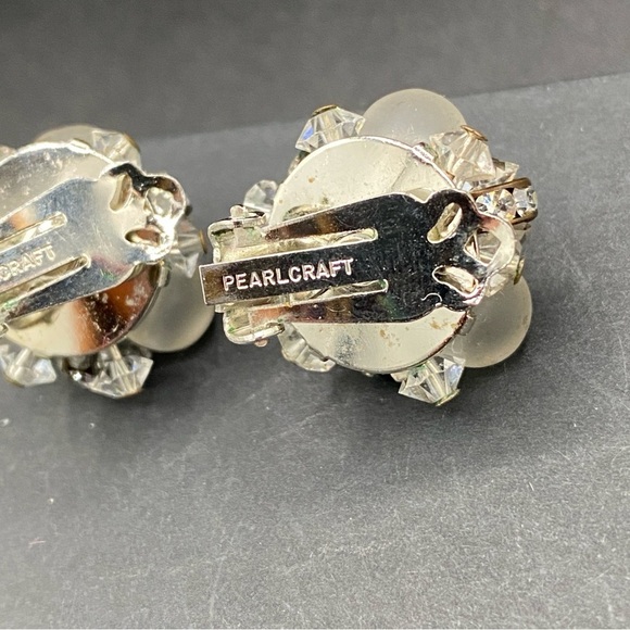 Vintage Pearlcraft Signed Silver Tone and Frosted white Cluster Clip On Earrings - Picture 3 of 9